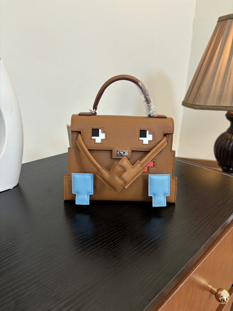 Kelly Doll Picto — 18 × 8 × 13 cm — leather