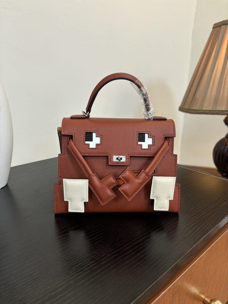 Kelly Doll Picto — 18 × 8 × 13 cm — leather