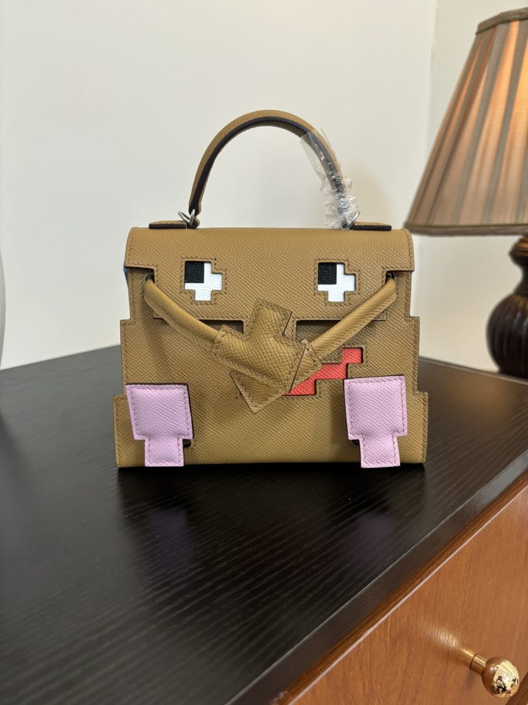 Kelly Doll Picto — 18 × 8 × 13 cm — leather