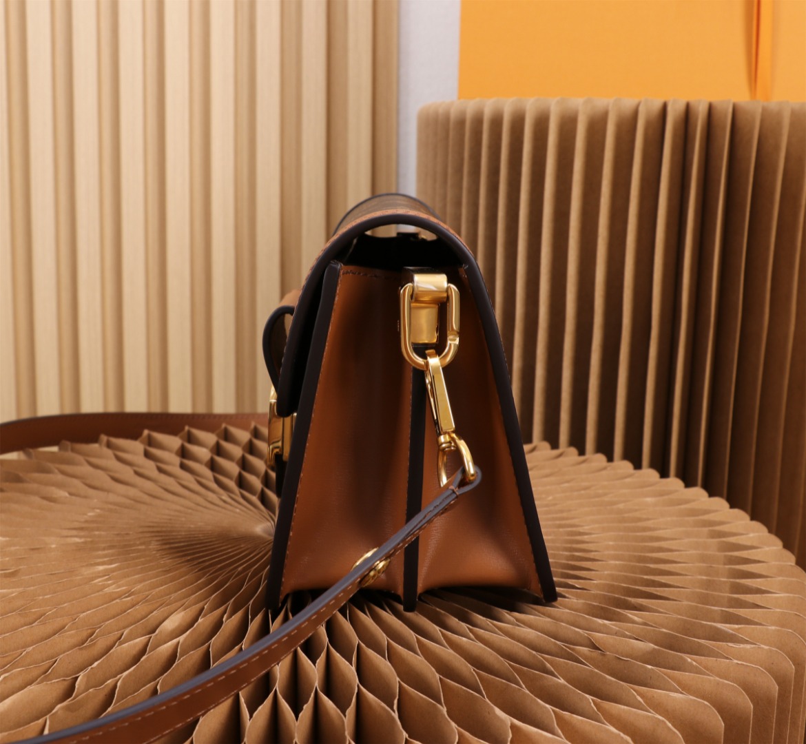 LV M45959 Mini Dauphine Bag | Monogram and Reverse Canvas - 图片 4